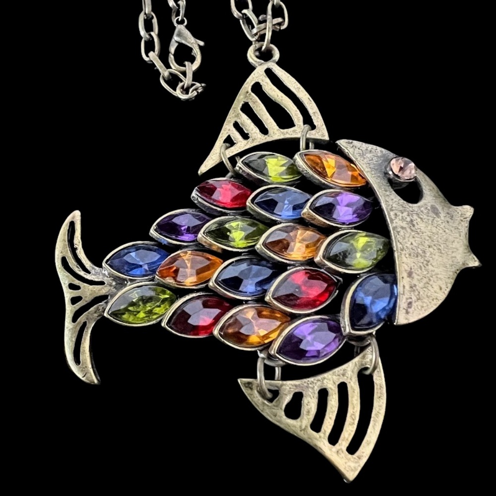 Vintage Bejeweled Articulated Fish Pendant Brass Necklace Unique - Picture 3 of 7
